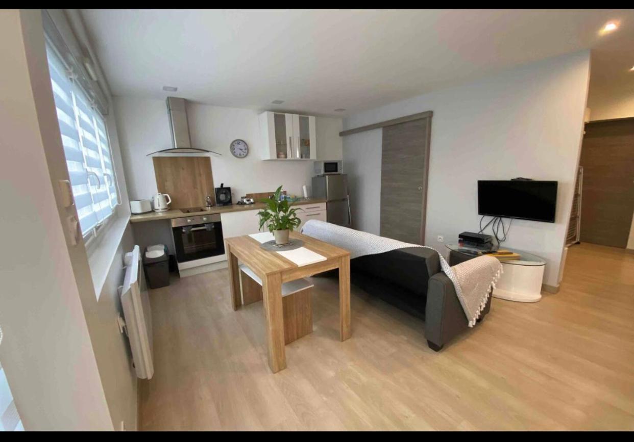 Toul Appartement Entier Avec Parking Prive Au Calme Cosy A Etage Avec Balcon Kültér fotó